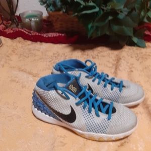 Nike tennis shoes. Size 6